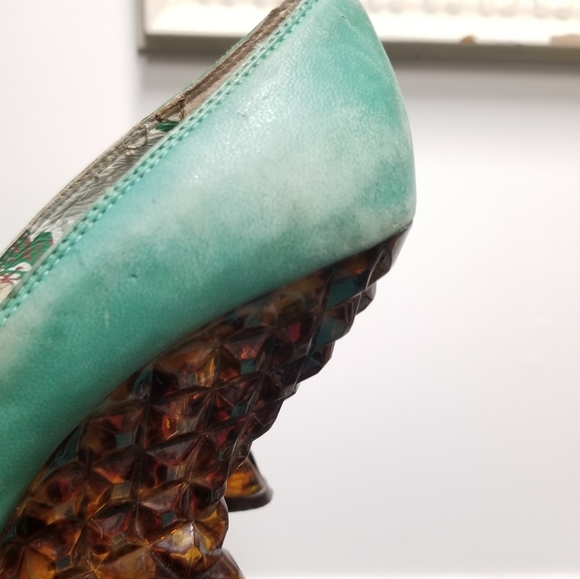 Anthropologie size 6 heels - Picture 4 of 10